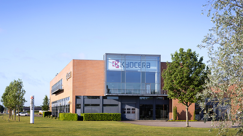 Una vista del edificio de Kyocera Unimerco en Sunds desde el exterior.