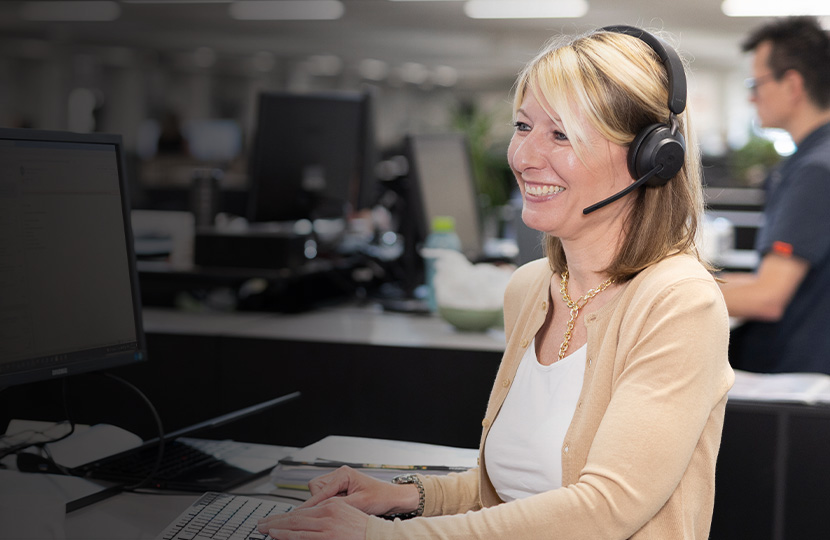 Un service client qui sert les clients par téléphone